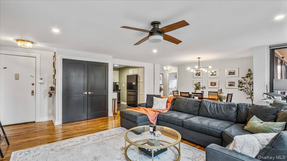 2 Bedroom Home for Sale in Beechhurst - New York - USA - 2