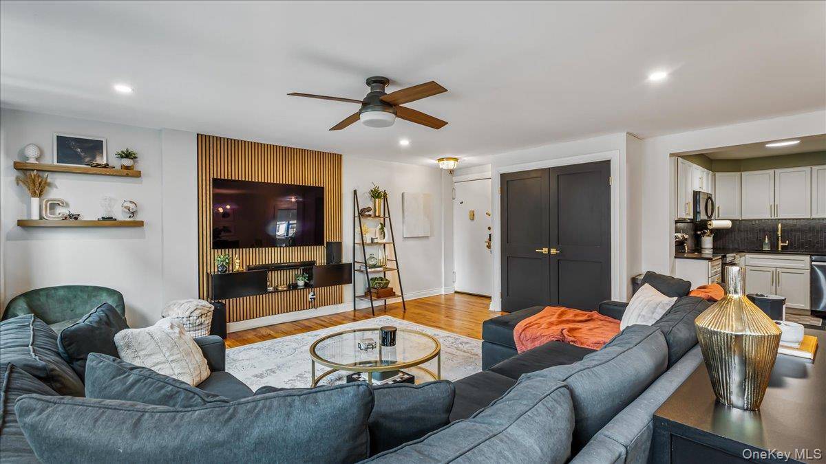 2 Bedroom Home for Sale in Beechhurst - New York - USA - 5