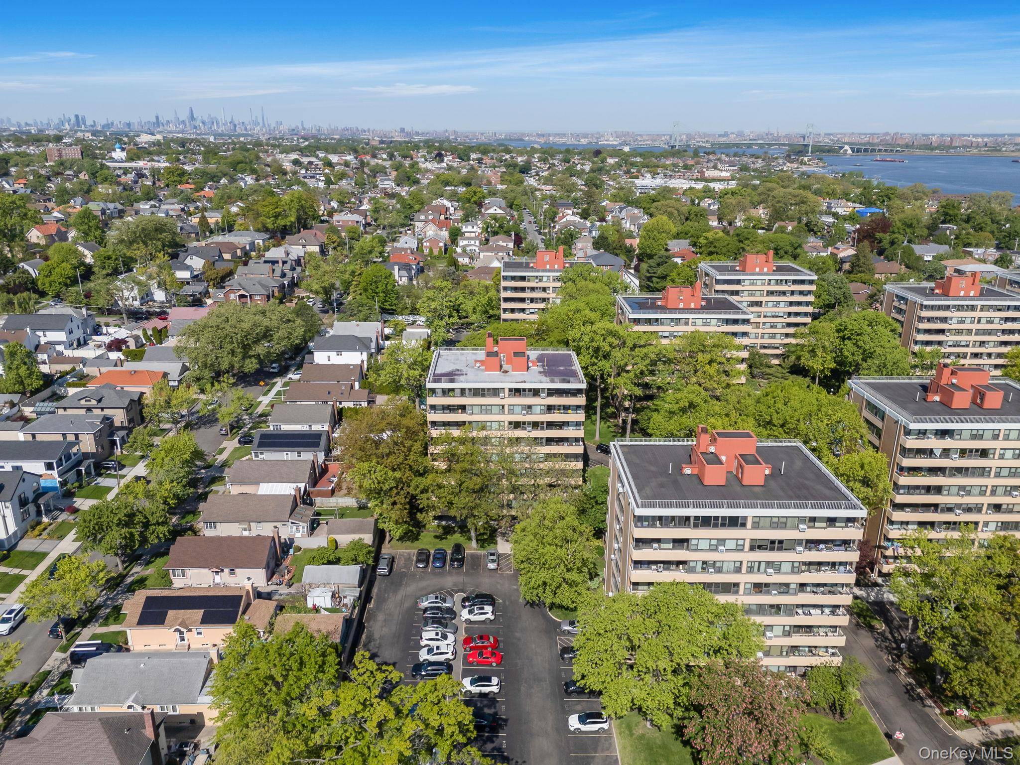Apartamento com 2 Quartos à Venda em Beechhurst - Nova Iorque - EUA - 1