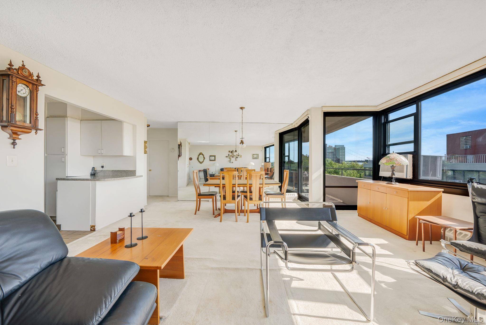 Apartamento com 2 Quartos à Venda em Beechhurst - Nova Iorque - EUA - 2
