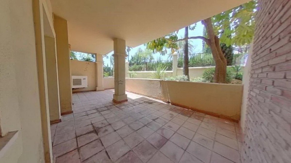 Apartamento de 2 Dormitorios en Venta en Benahavís, Costa del Sol - 2