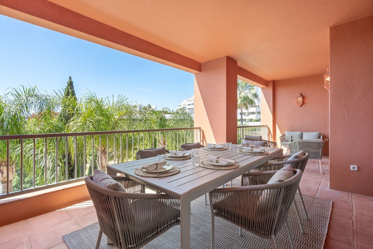 Apartamento com 2 Quartos à Venda em Benahavís - Costa del Sol - 2