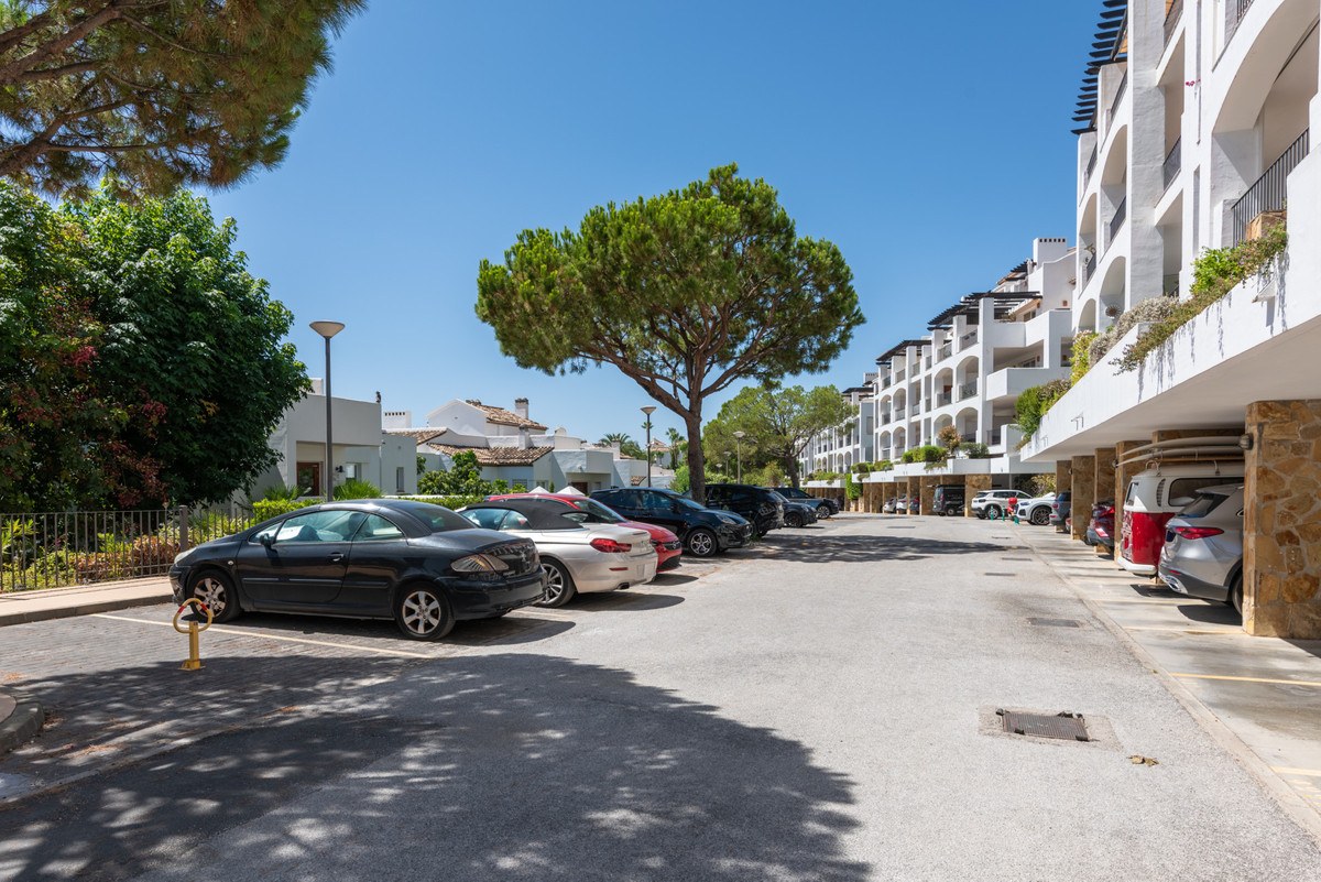 Apartamento com 2 Quartos à Venda em Benahavís - Costa del Sol - 2