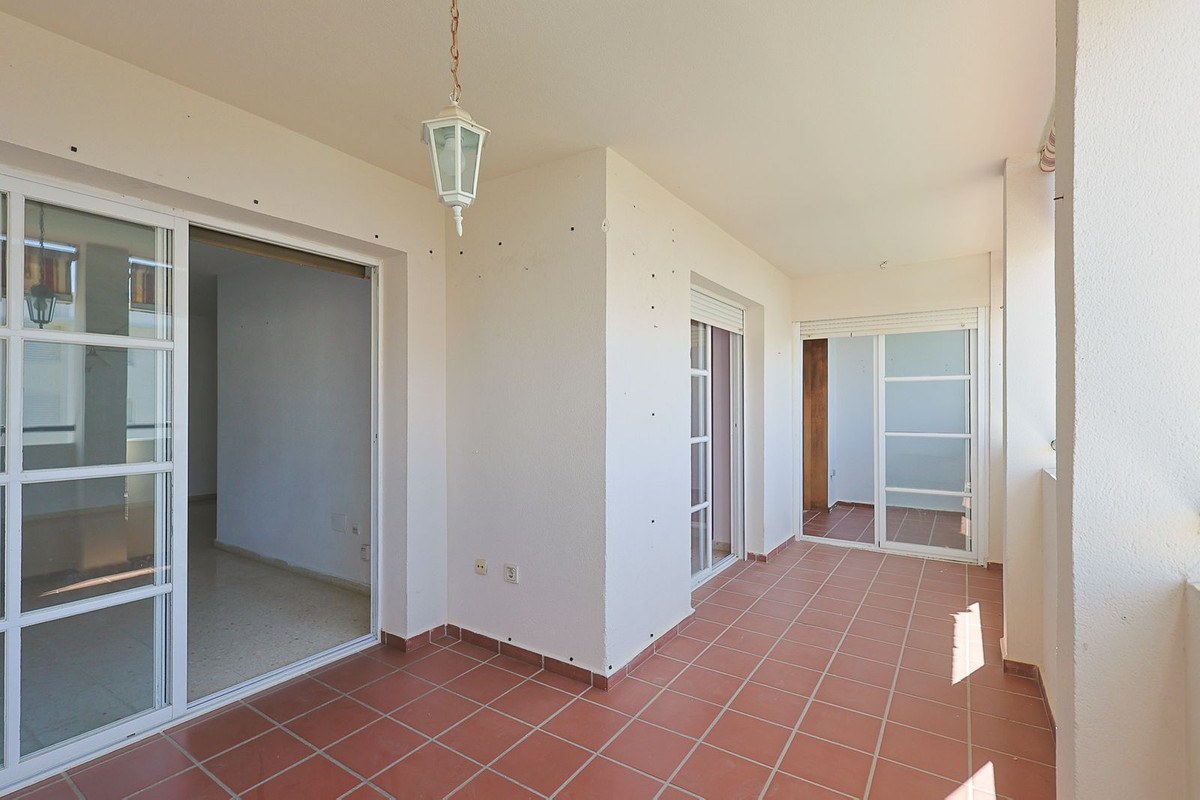 Apartamento com 2 Quartos à Venda em Benalmádena - Costa del Sol - 2