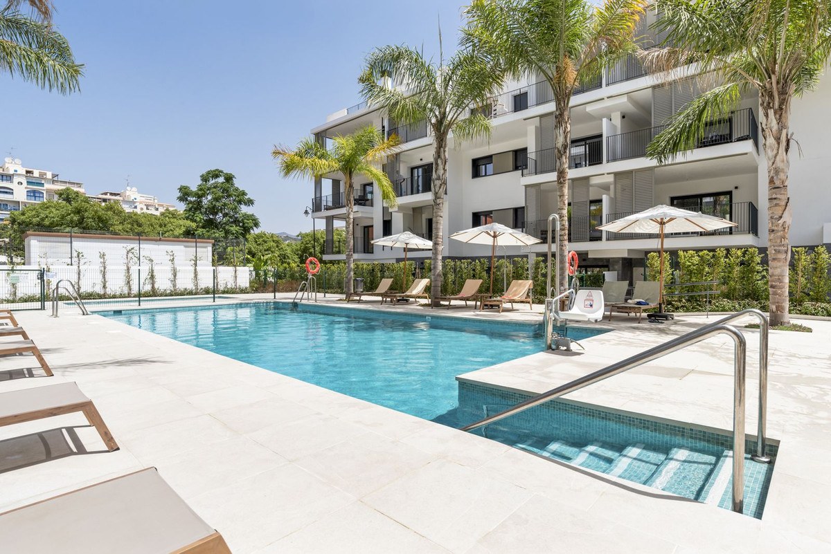 Apartamento de 2 Dormitorios en Venta en Benalmádena, Costa del Sol - 5