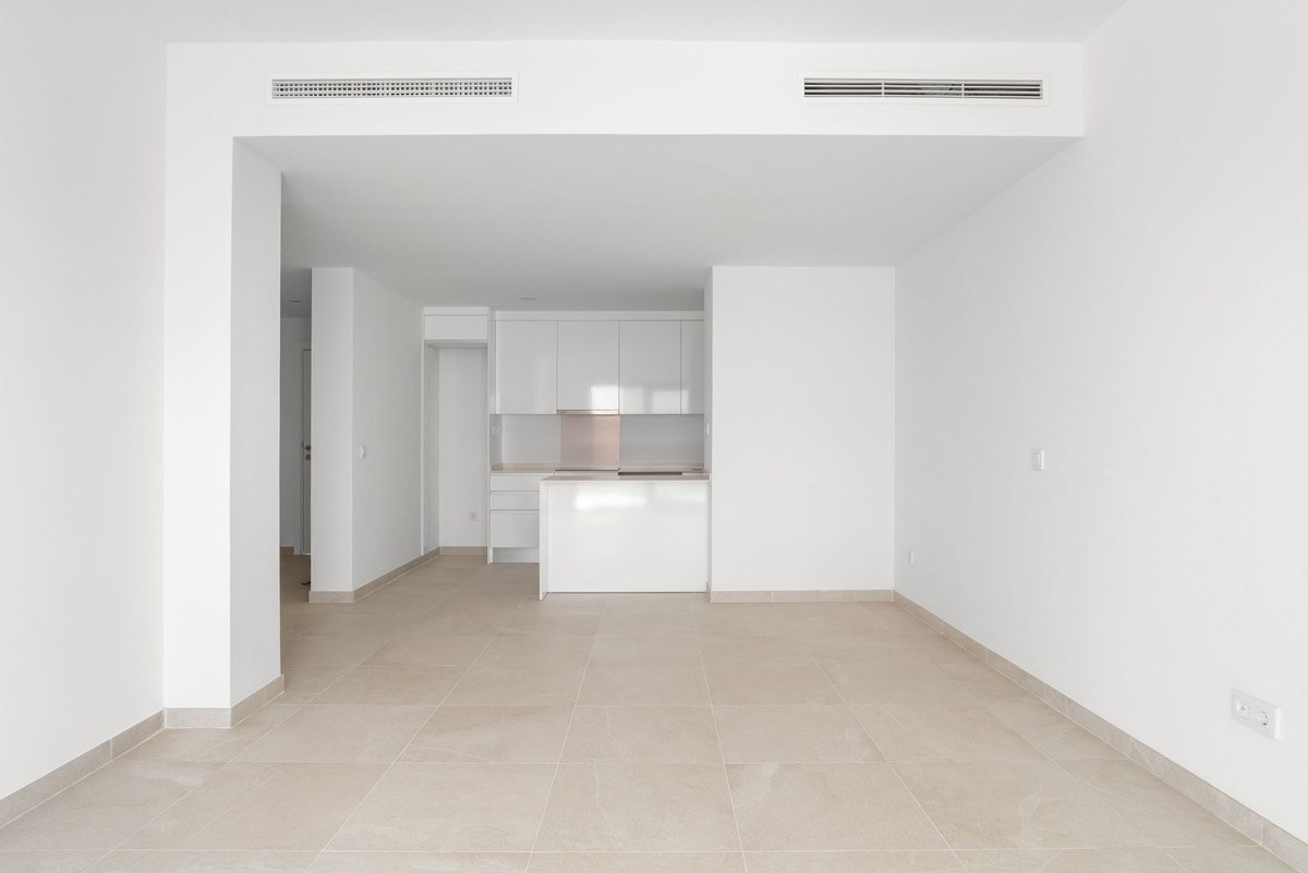 Apartamento de 2 Dormitorios en Venta en Benalmádena, Costa del Sol - 8