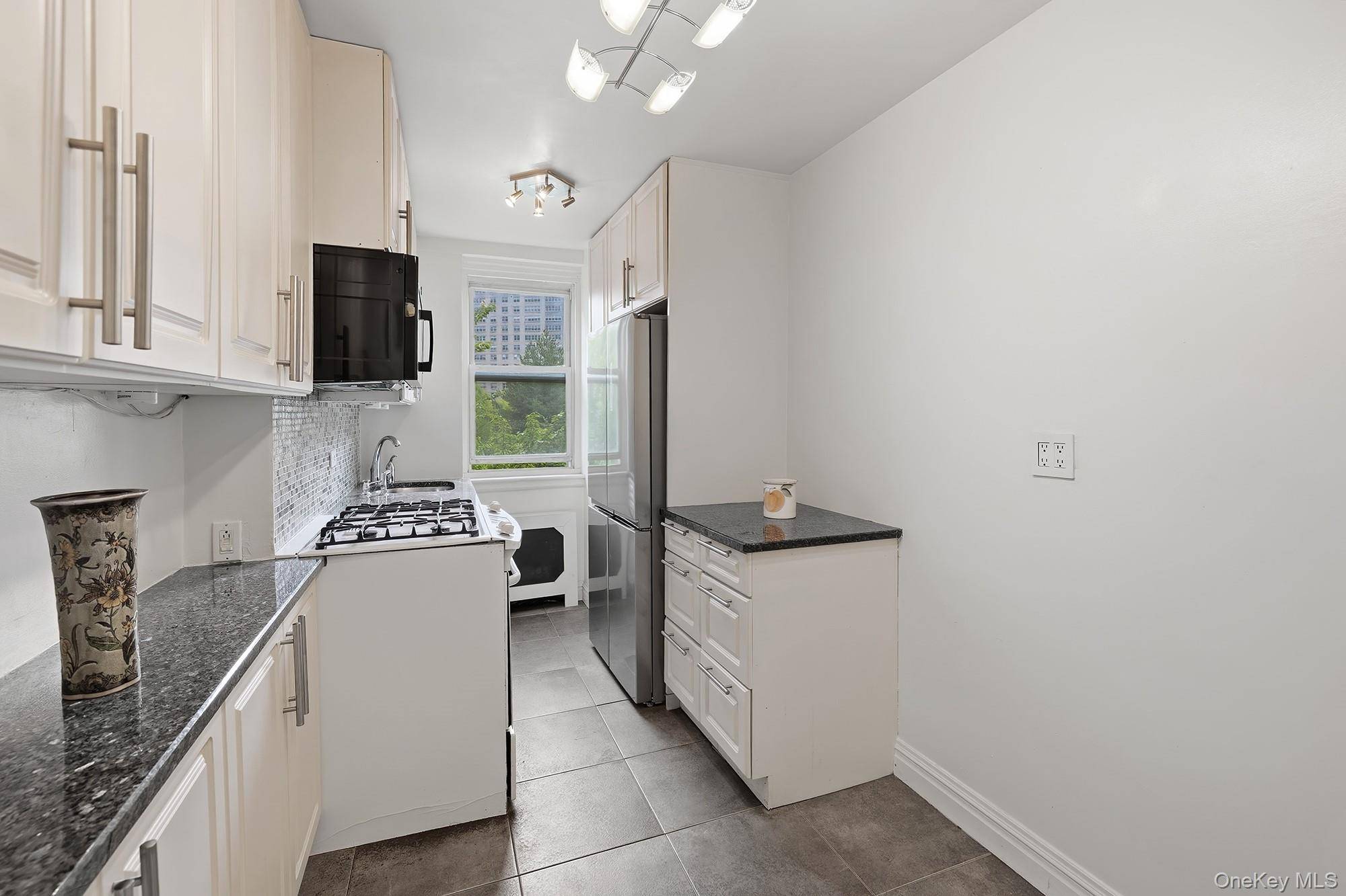 2 Bedroom Home for Sale in Bronx - New York - USA - 4
