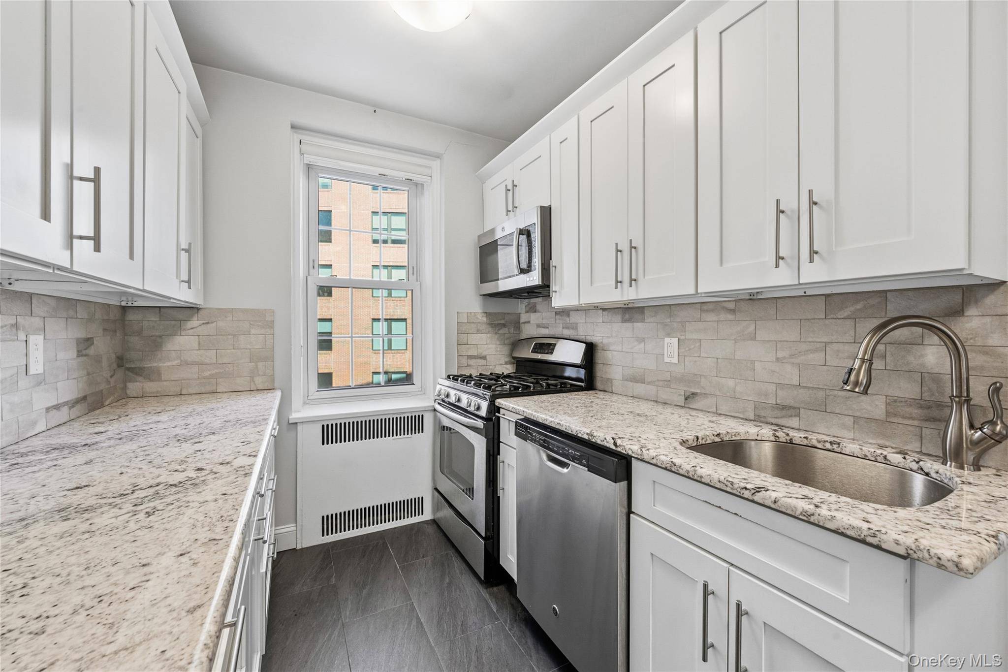 2 Bedroom Home for Sale in Bronxville - New York - USA - 4