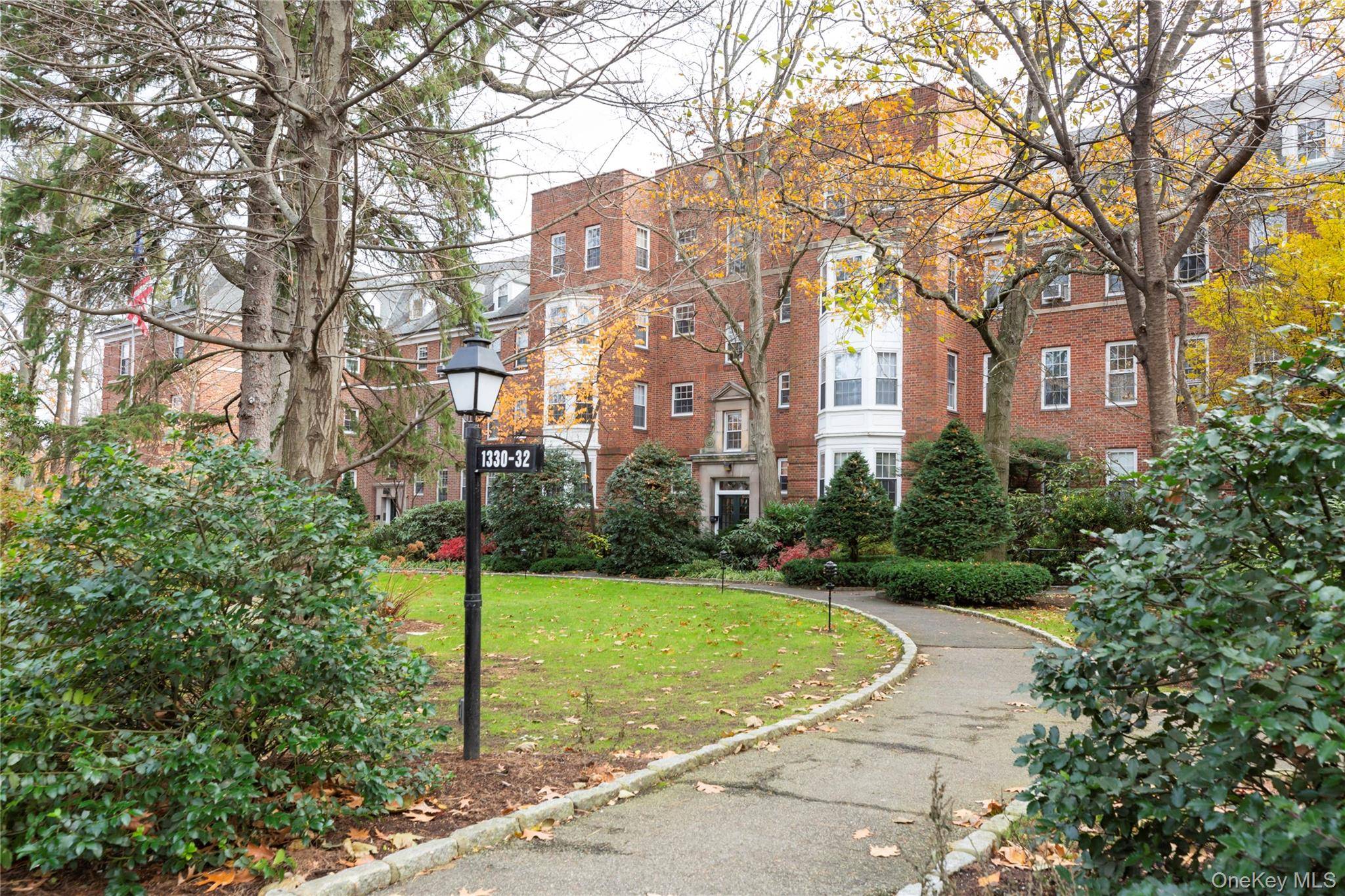 2 Bedroom Home for Sale in Bronxville - New York - USA - 2