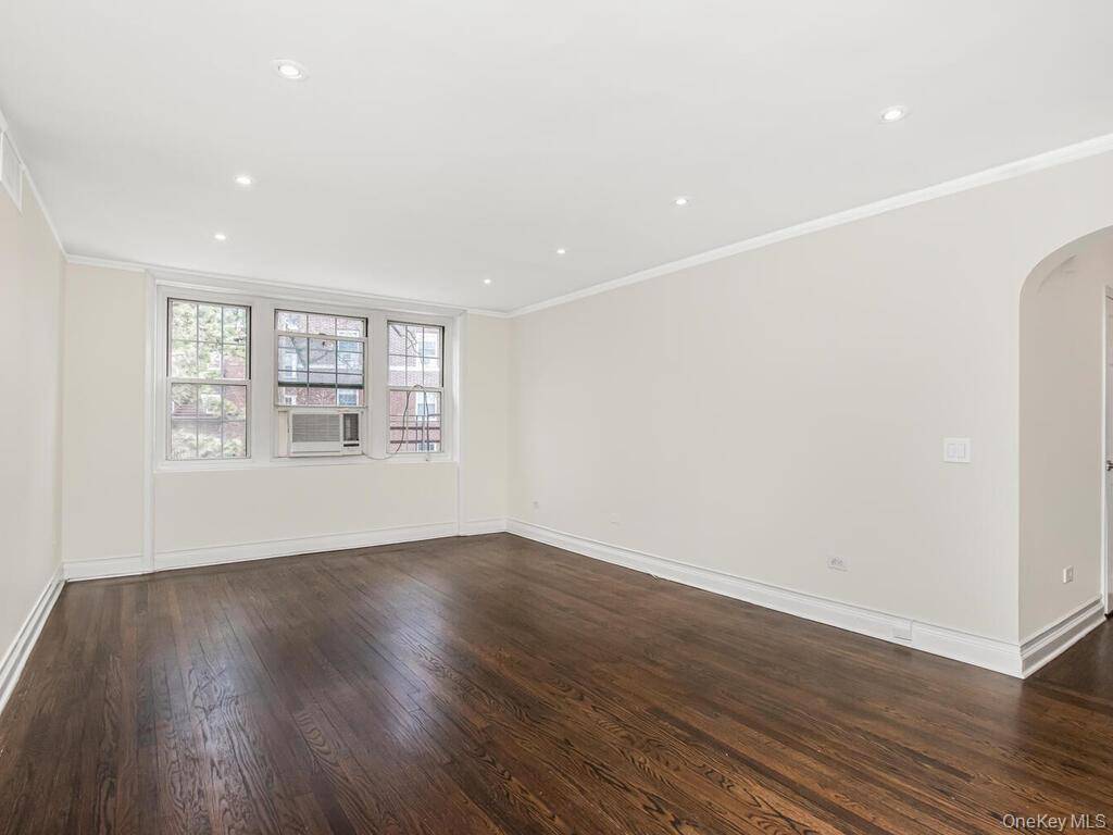 2 Bedroom Home for Sale in Bronxville - New York - USA - 5