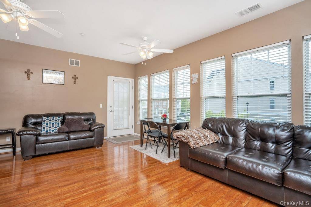 Apartamento com 2 Quartos à Venda em Central Islip - Nova Iorque - EUA - 4
