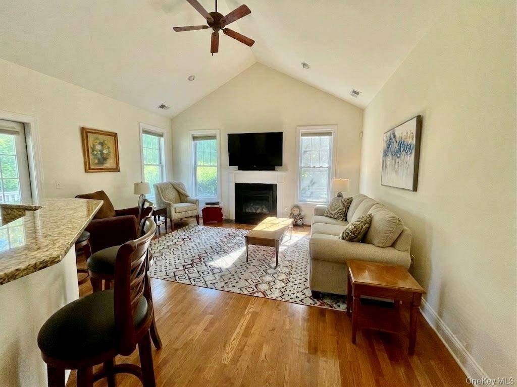 Apartamento com 2 Quartos à Venda em Cold Spring - Nova Iorque - EUA - 3