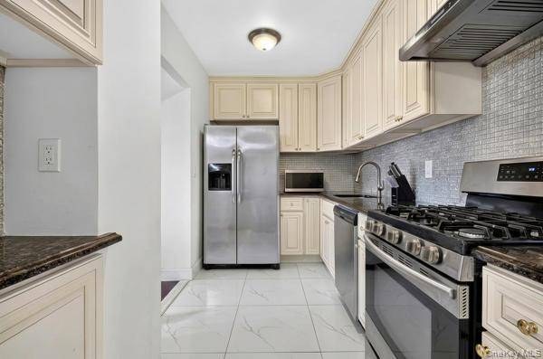 Apartamento de 2 Dormitorios en Venta en College Point - Nueva York - EE. UU. - 4