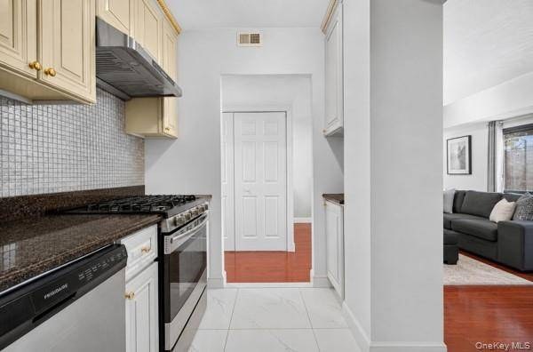 Apartamento de 2 Dormitorios en Venta en College Point - Nueva York - EE. UU. - 6