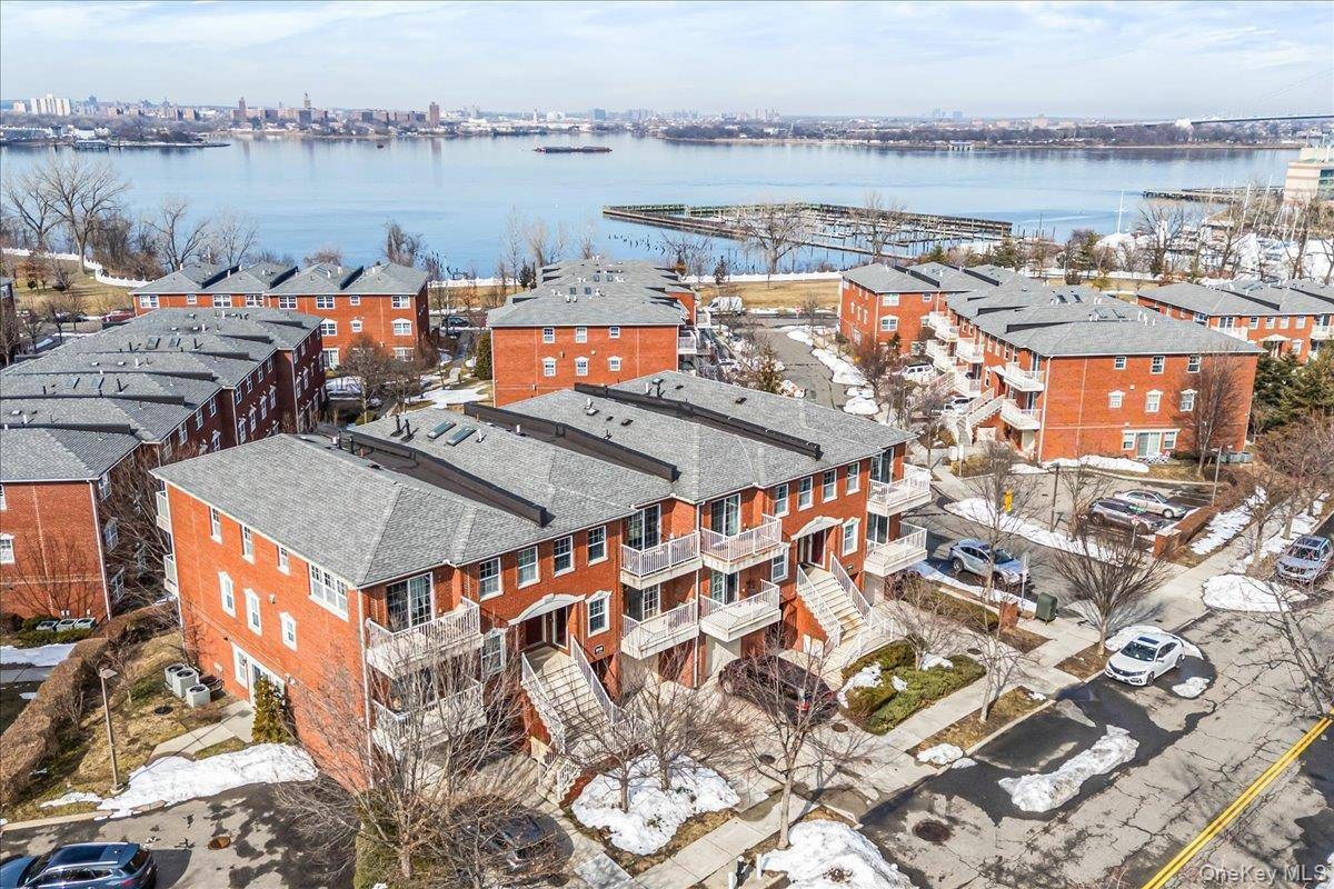 Apartamento de 2 Dormitorios en Venta en College Point - Nueva York - EE. UU. - 2