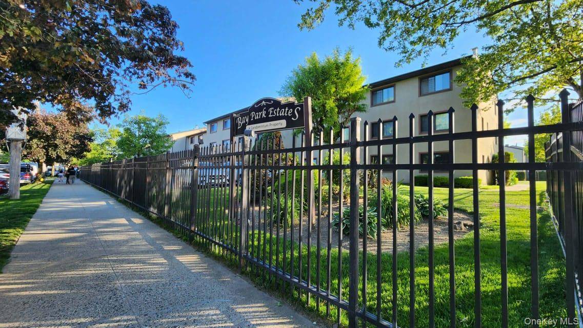 Apartamento de 2 Dormitorios en Venta en College Point - Nueva York - EE. UU. - 1