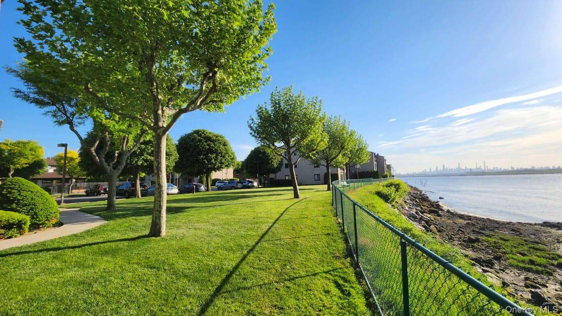 Apartamento de 2 Dormitorios en Venta en College Point - Nueva York - EE. UU. - 4
