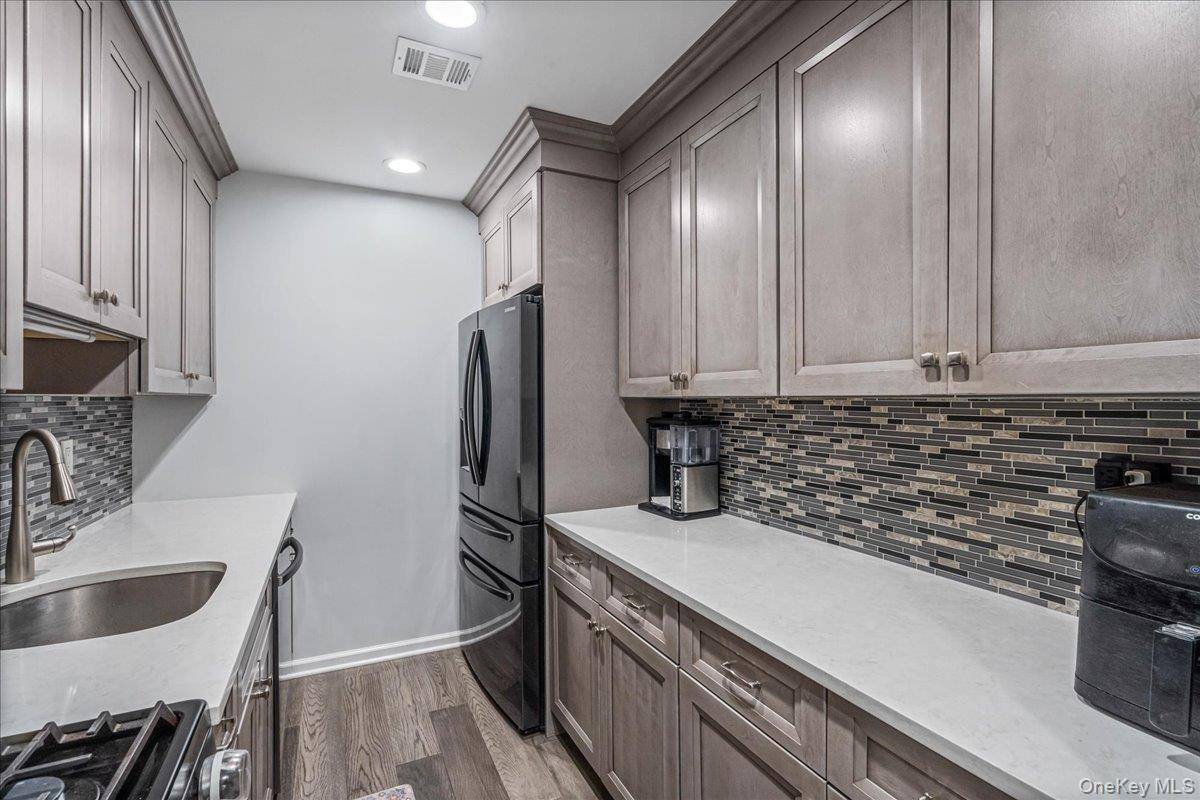 Apartamento com 2 Quartos à Venda em Coram - Nova Iorque - EUA - 3
