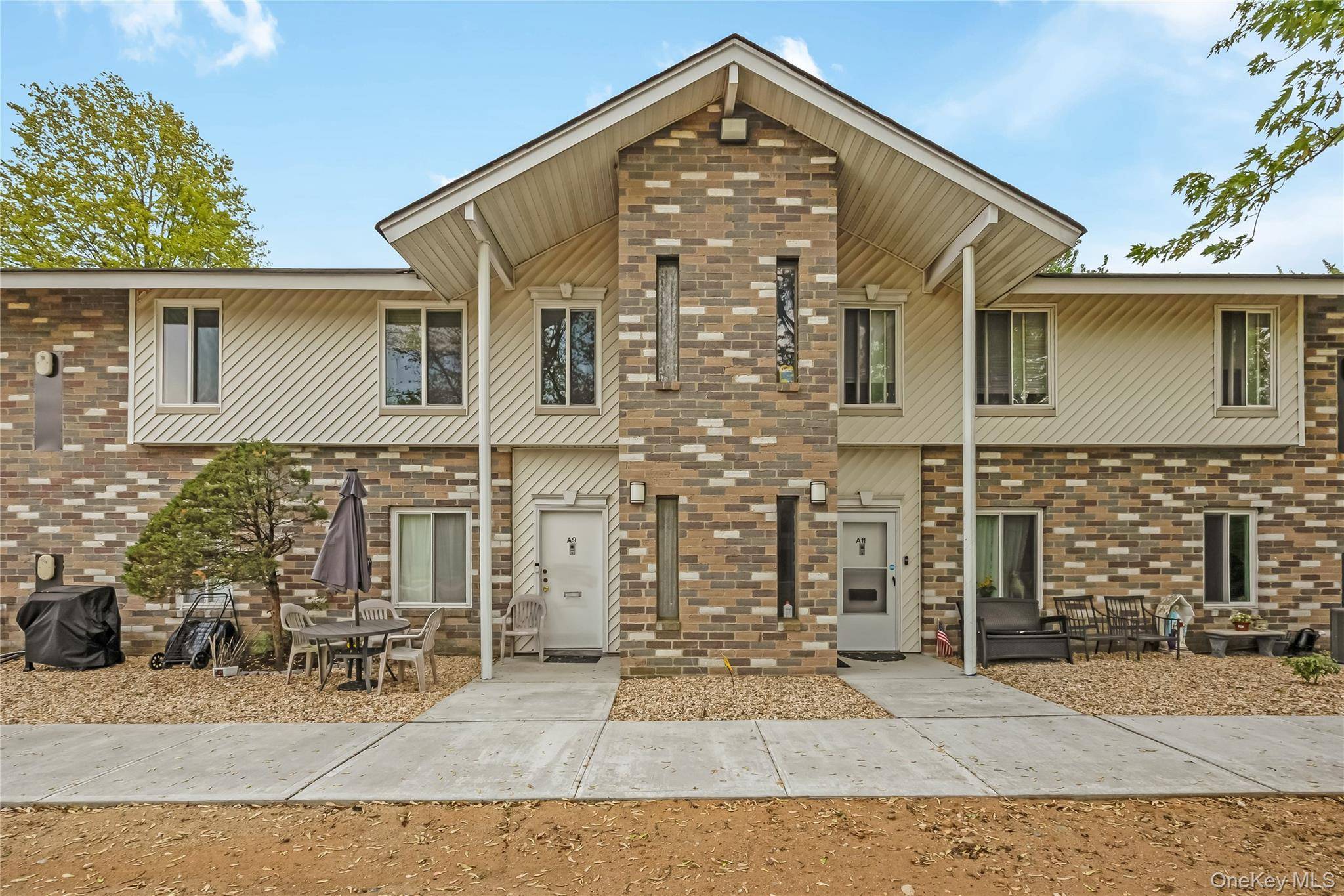 2 Bedroom Home for Sale in Coram - New York - USA - 1