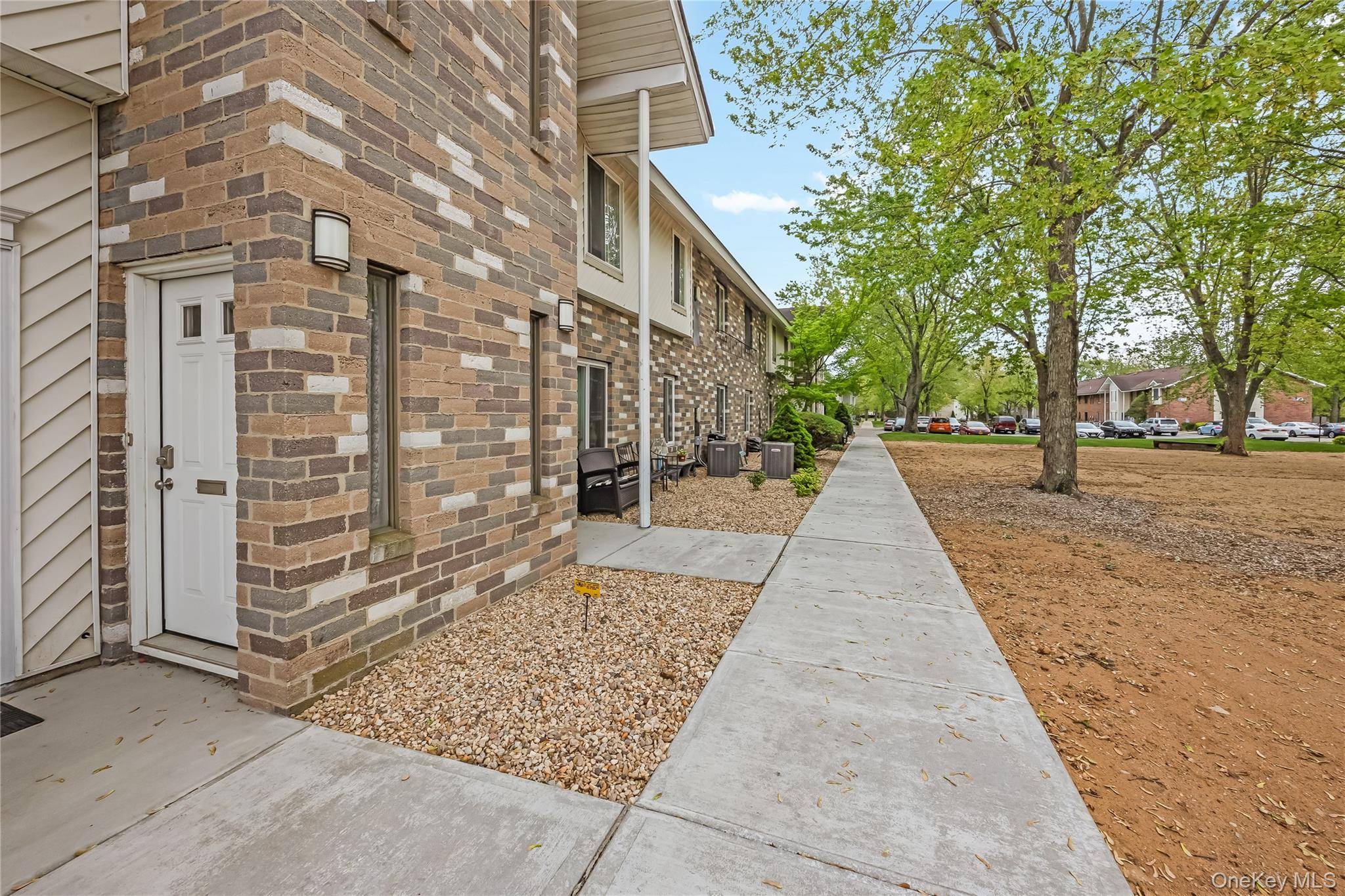 2 Bedroom Home for Sale in Coram - New York - USA - 2