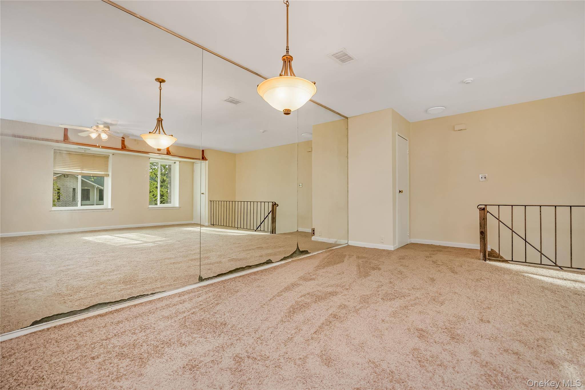 2 Bedroom Home for Sale in Coram - New York - USA - 4