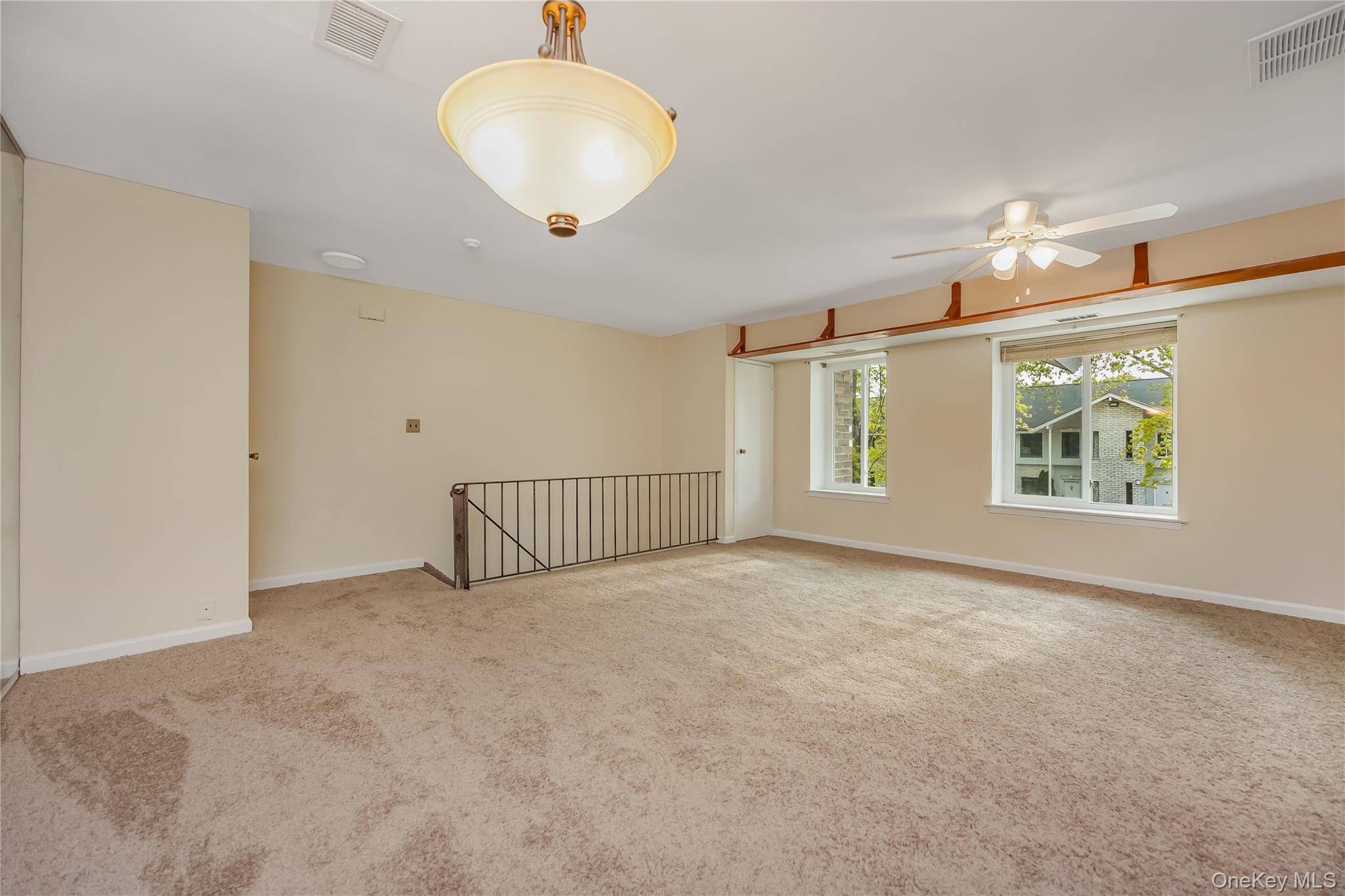 2 Bedroom Home for Sale in Coram - New York - USA - 5