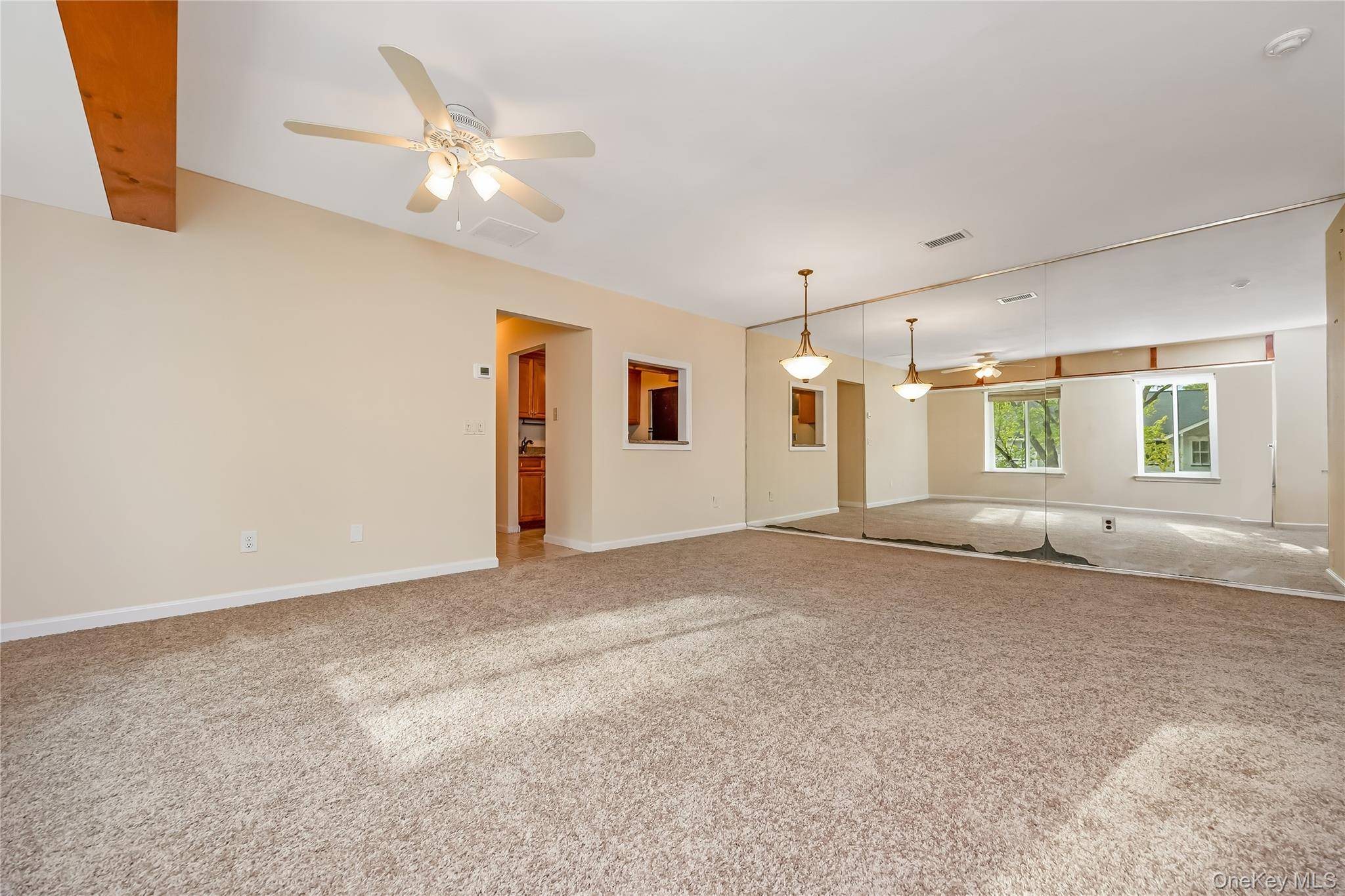 2 Bedroom Home for Sale in Coram - New York - USA - 7
