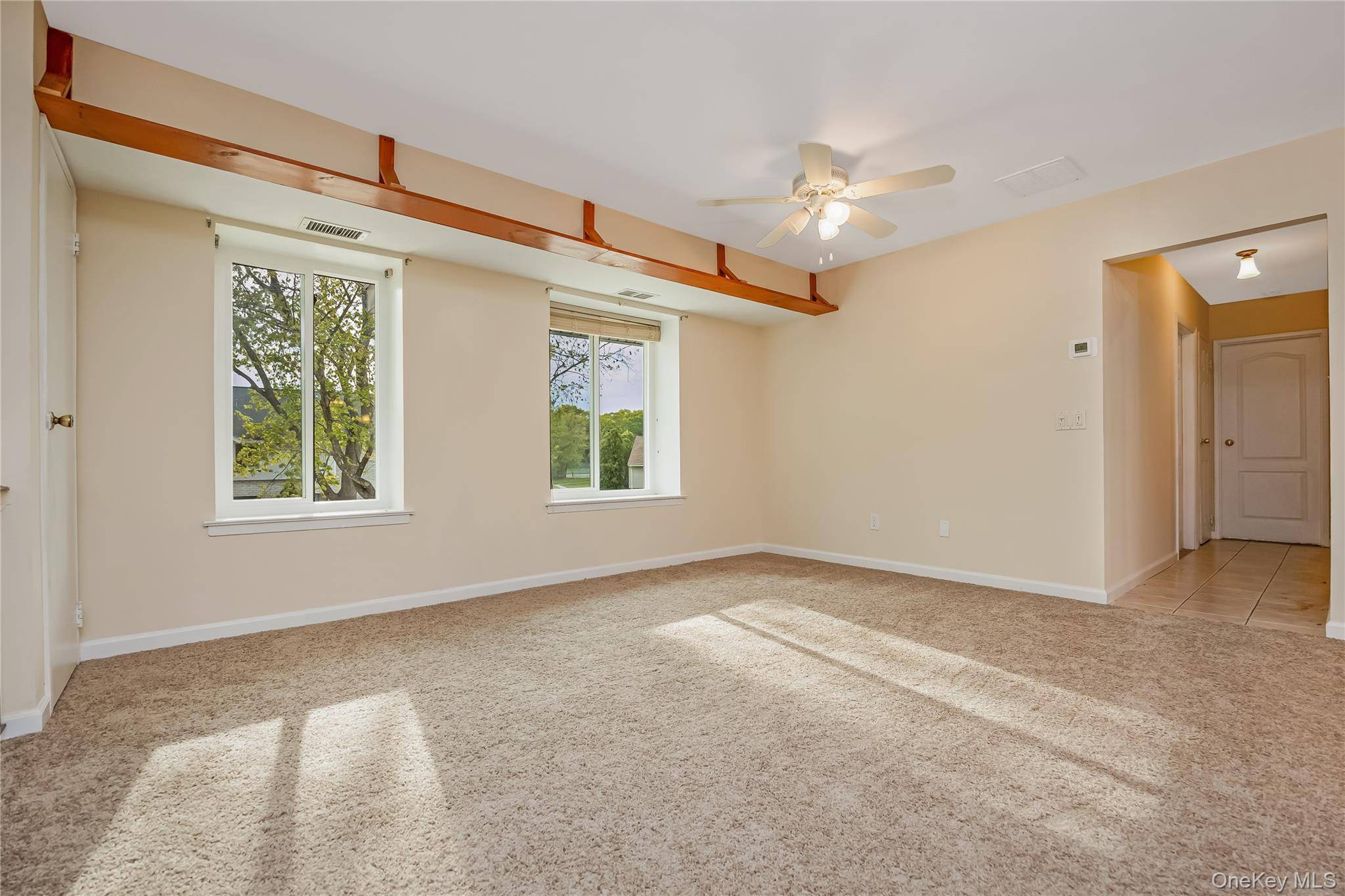 2 Bedroom Home for Sale in Coram - New York - USA - 8