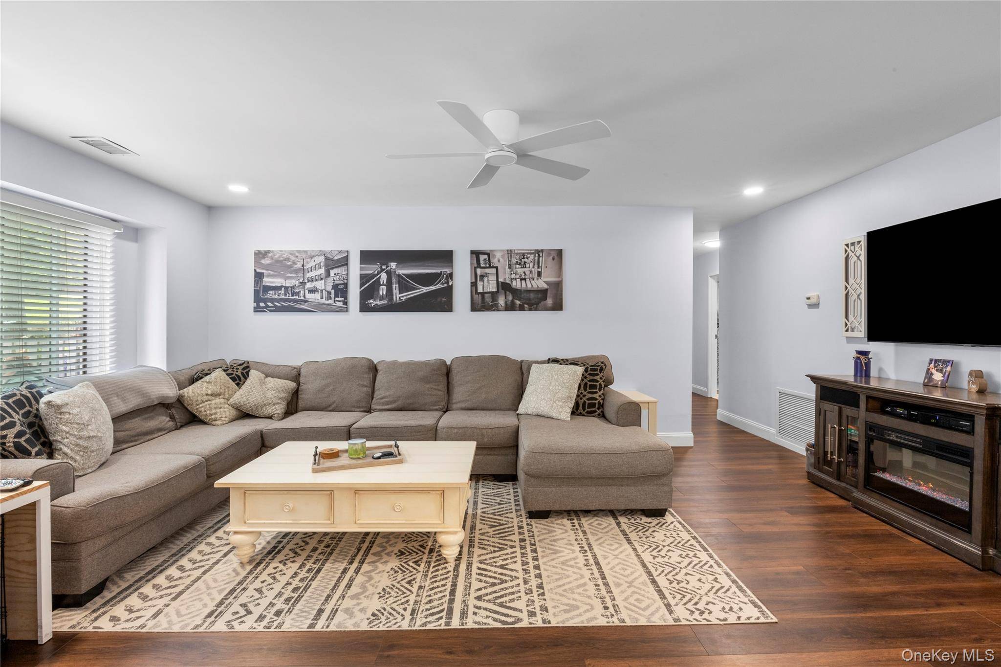 Apartamento com 2 Quartos à Venda em Coram - Nova Iorque - EUA - 4