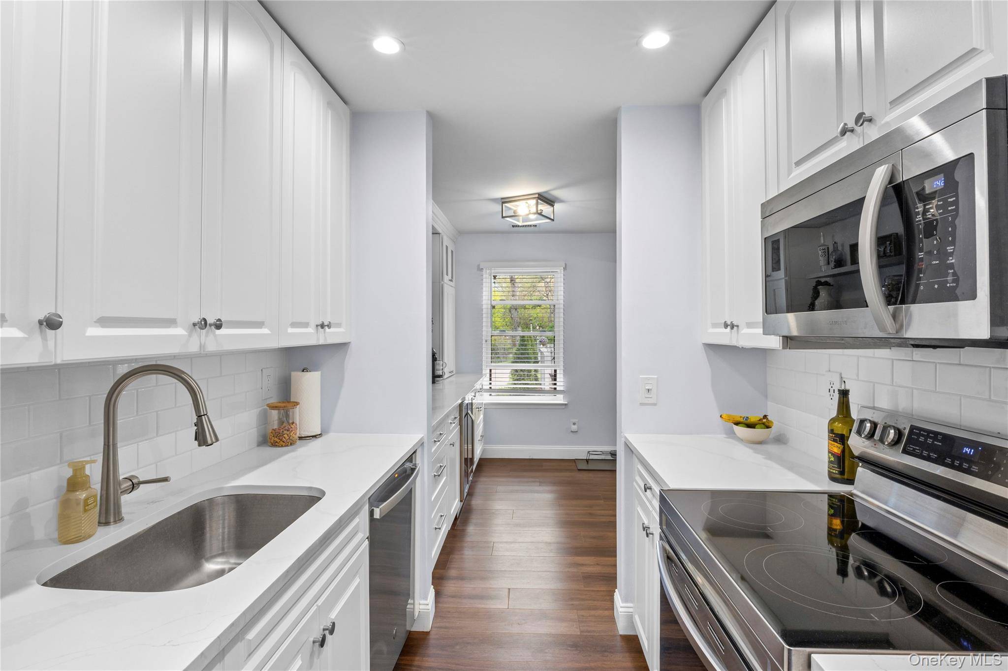 Apartamento com 2 Quartos à Venda em Coram - Nova Iorque - EUA - 8