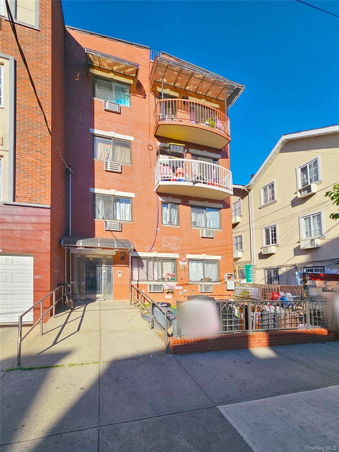 Apartamento de 2 Dormitorios en Venta en Corona - Nueva York - EE. UU. - 3
