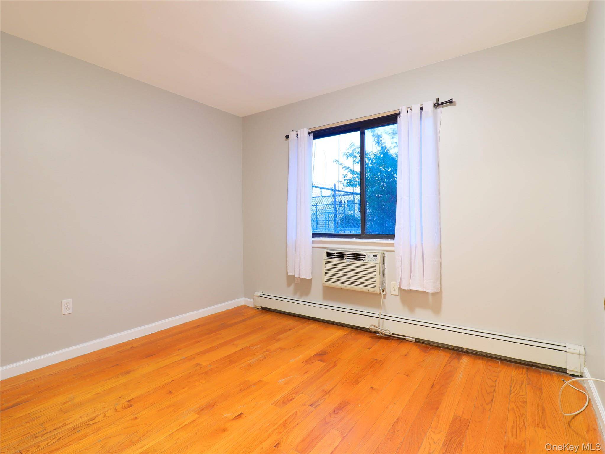 Apartamento de 2 Dormitorios en Venta en Corona - Nueva York - EE. UU. - 6