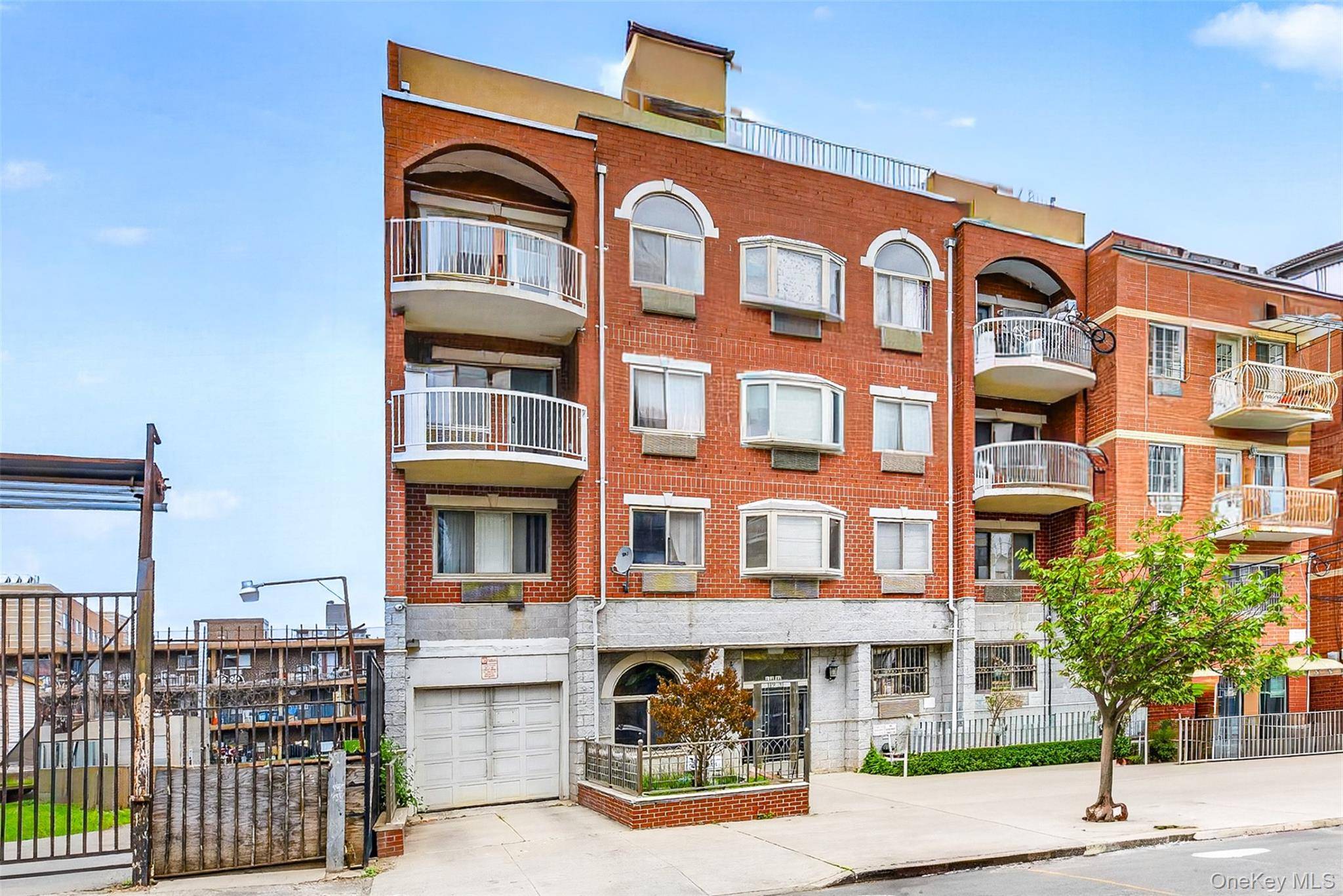 Apartamento de 2 Dormitorios en Venta en Corona - Nueva York - EE. UU. - 1