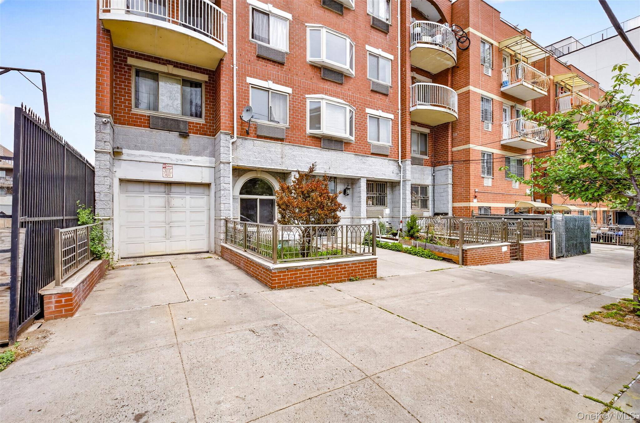 Apartamento de 2 Dormitorios en Venta en Corona - Nueva York - EE. UU. - 2