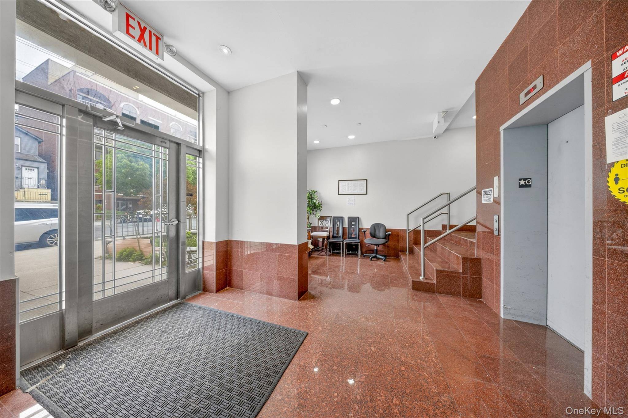 Apartamento de 2 Dormitorios en Venta en Corona - Nueva York - EE. UU. - 3