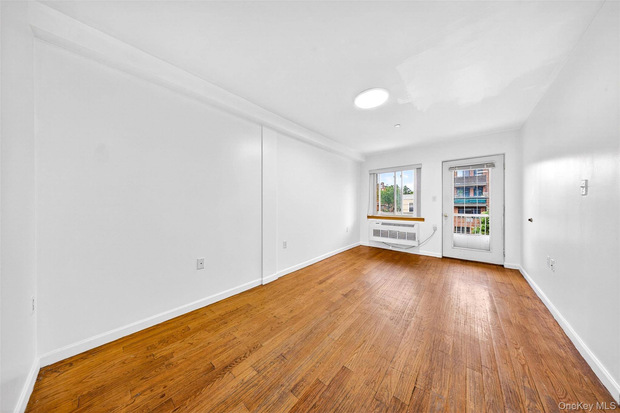Apartamento de 2 Dormitorios en Venta en Corona - Nueva York - EE. UU. - 4