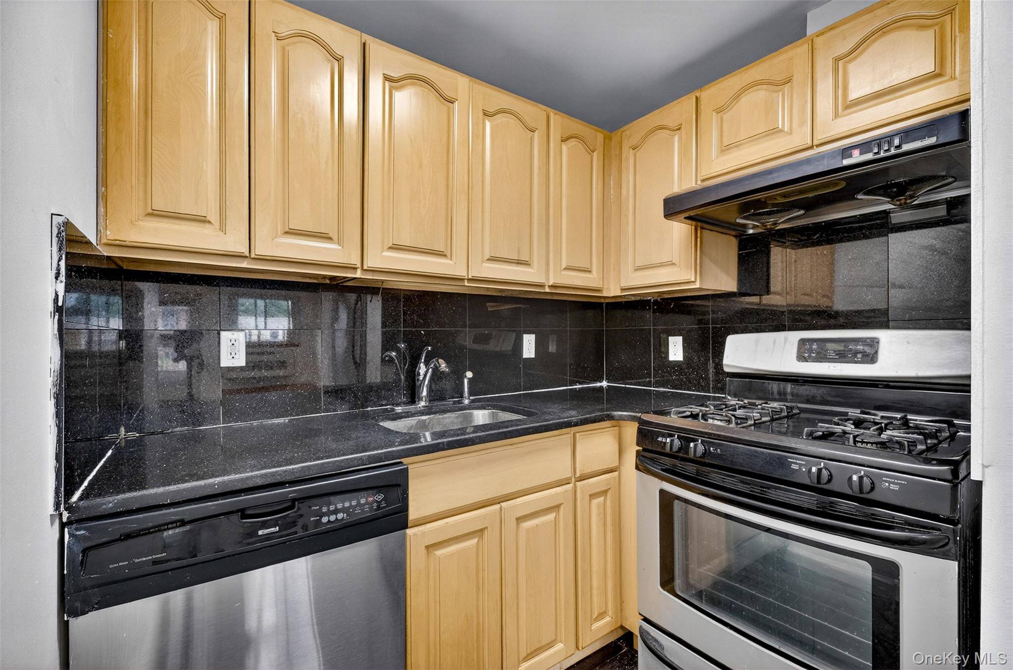Apartamento de 2 Dormitorios en Venta en Corona - Nueva York - EE. UU. - 6