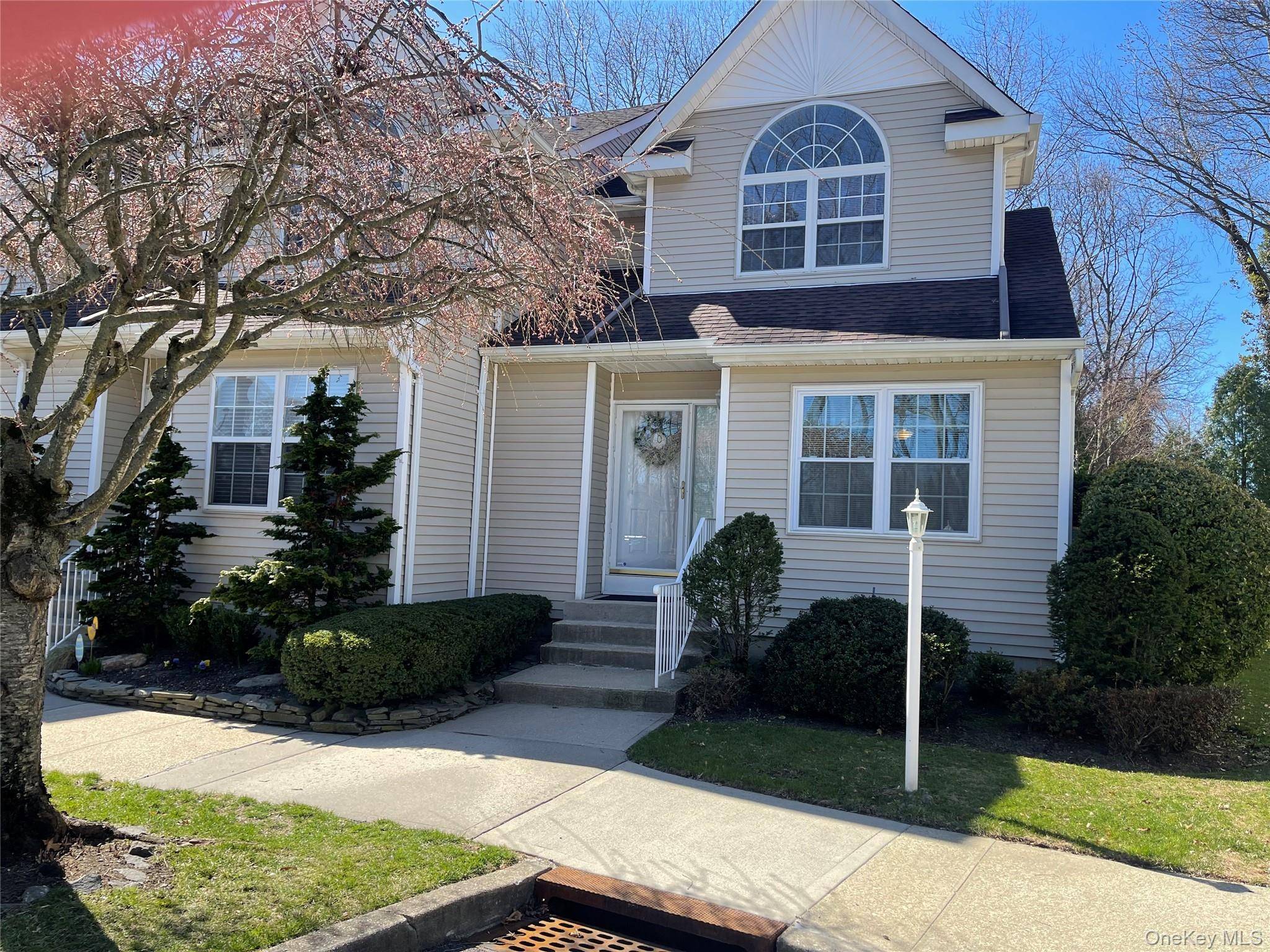 Apartamento com 2 Quartos à Venda em East Islip - Nova Iorque - EUA - 1