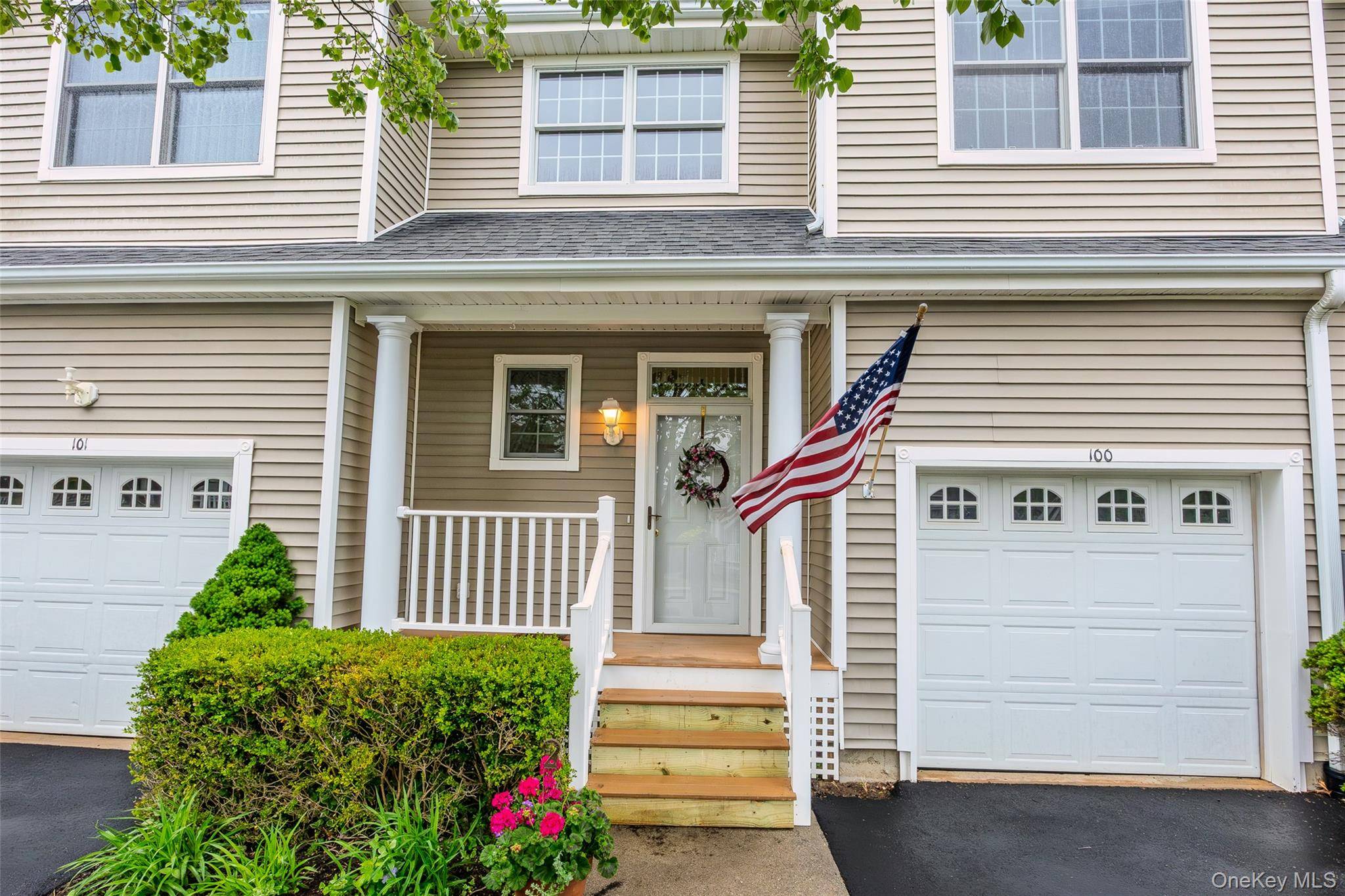 Apartamento com 2 Quartos à Venda em East Setauket - Nova Iorque - EUA - 1