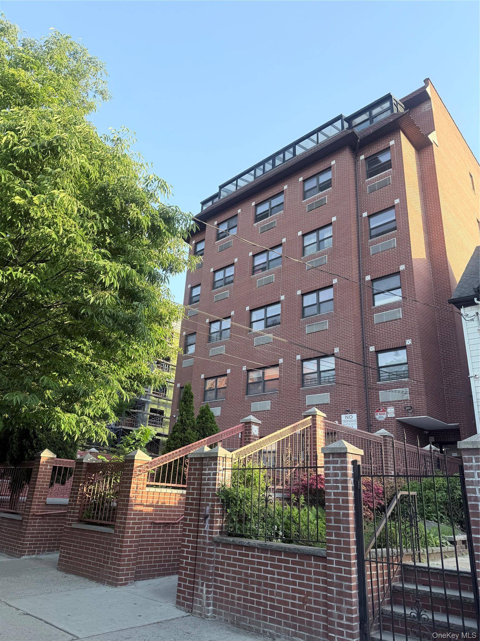 2 Bedroom Home for Sale in Elmhurst - New York - USA - 2