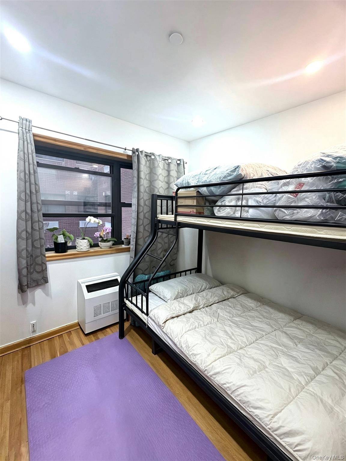 2 Bedroom Home for Sale in Elmhurst - New York - USA - 4