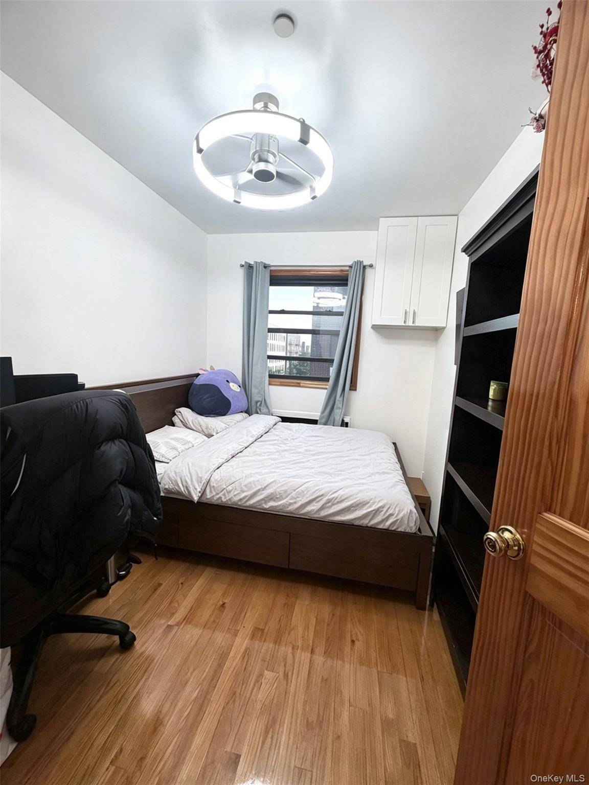 2 Bedroom Home for Sale in Elmhurst - New York - USA - 6