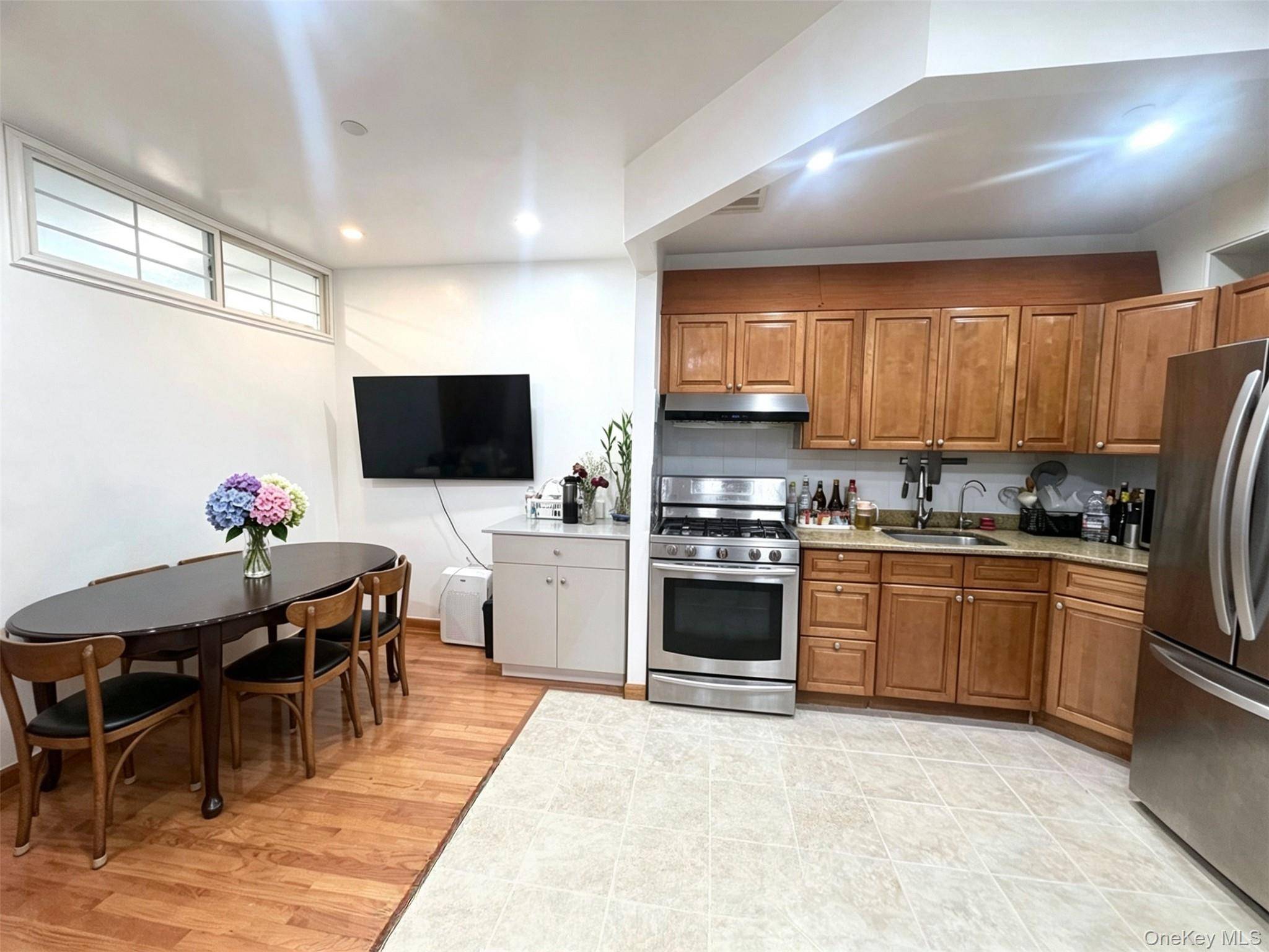 2 Bedroom Home for Sale in Elmhurst - New York - USA - 8