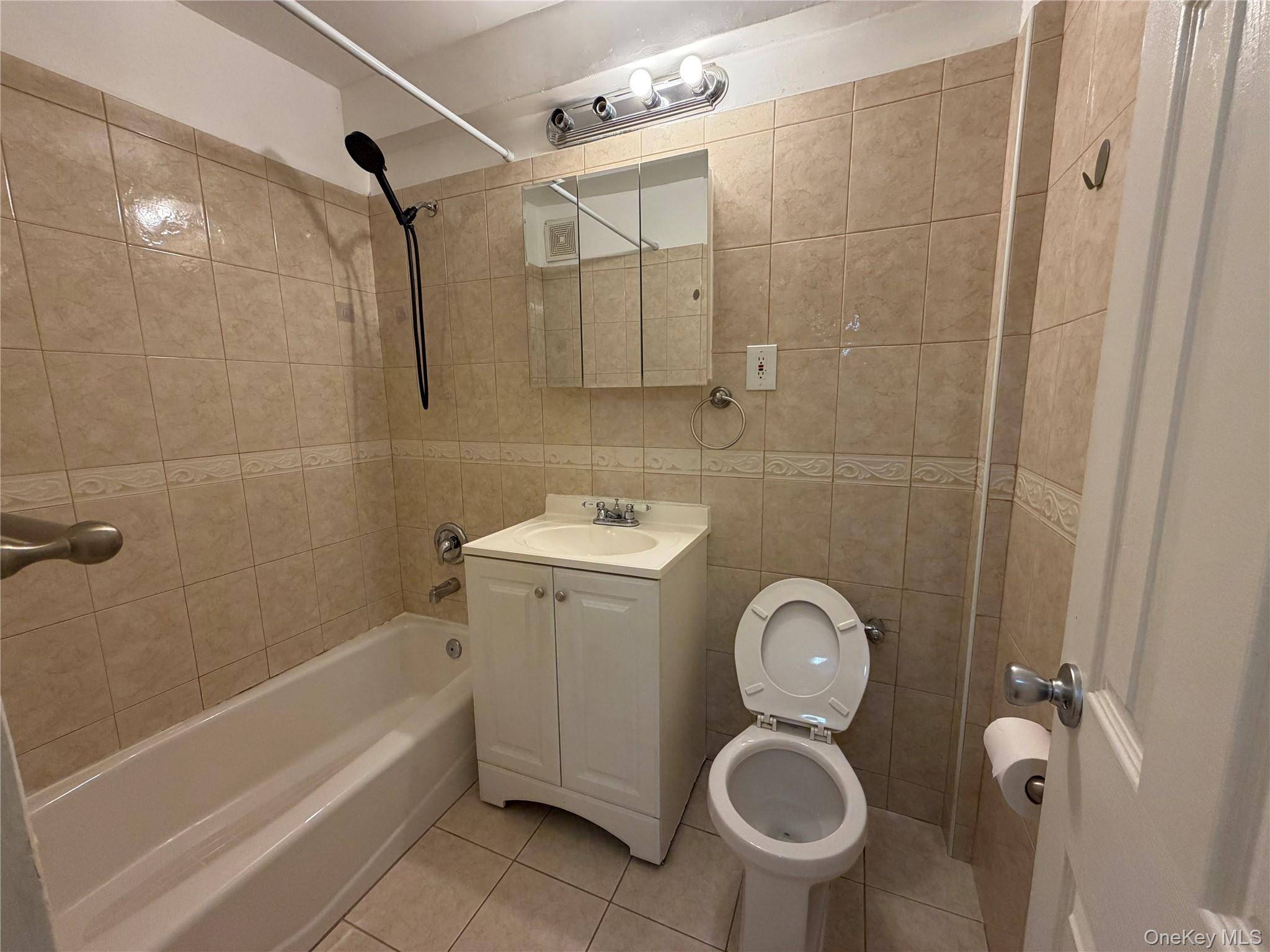 2 Bedroom Home for Sale in Elmhurst - New York - USA - 2