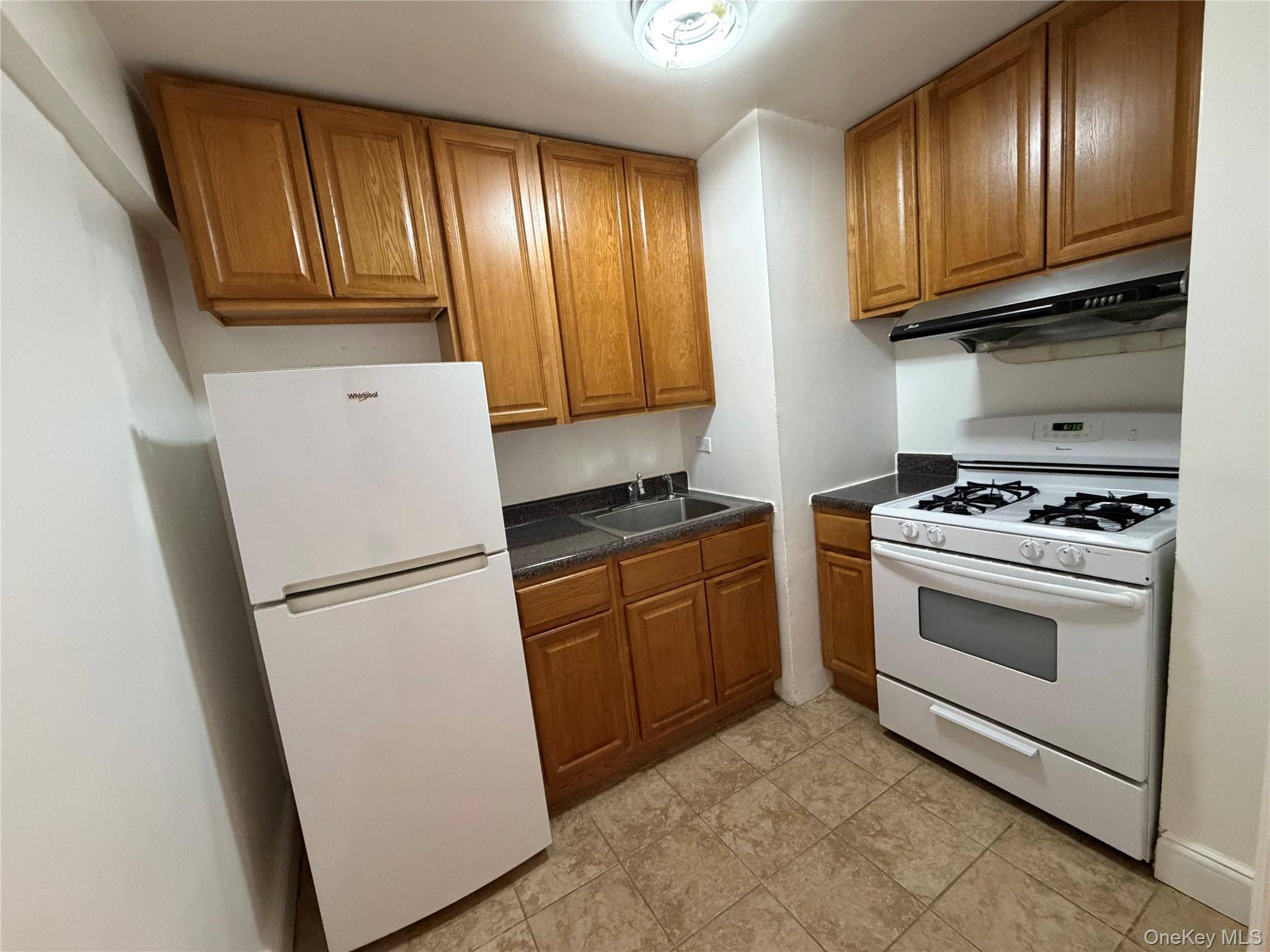 2 Bedroom Home for Sale in Elmhurst - New York - USA - 4