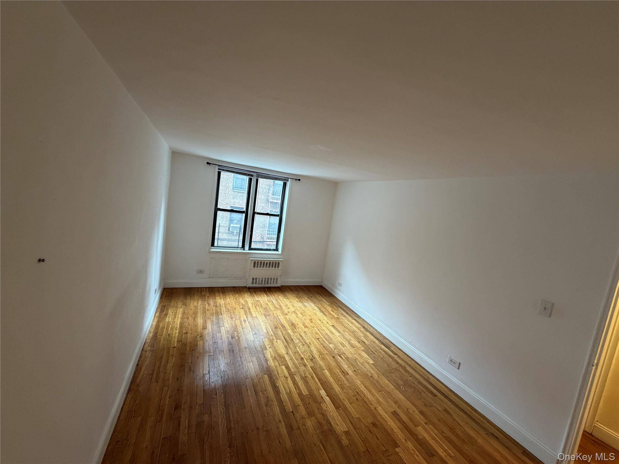 2 Bedroom Home for Sale in Elmhurst - New York - USA - 5