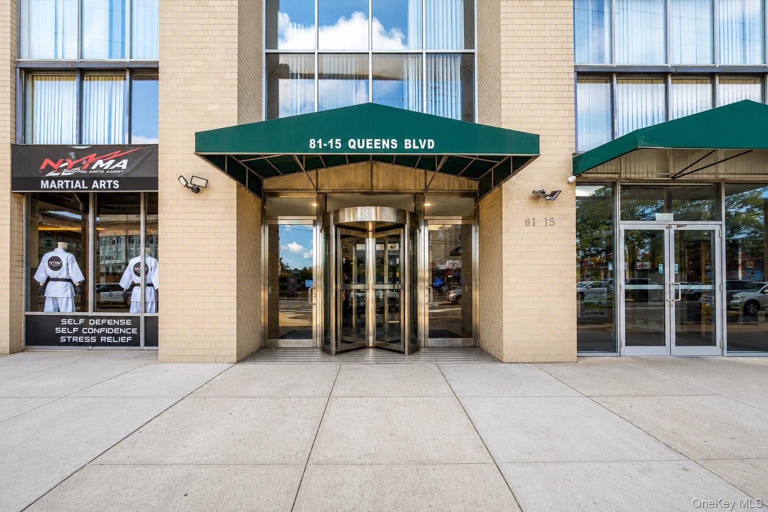 Apartamento com 2 Quartos à Venda em Elmhurst - Nova Iorque - EUA - 1