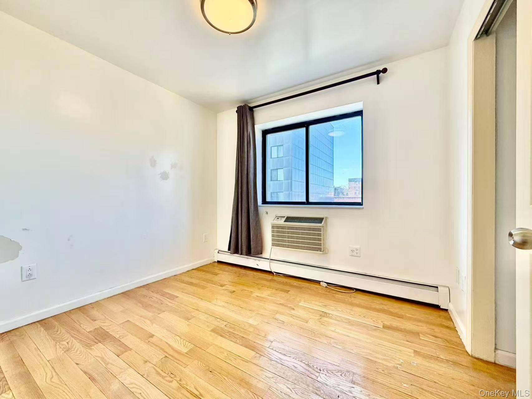 2 Bedroom Home for Sale in Elmhurst - New York - USA - 7