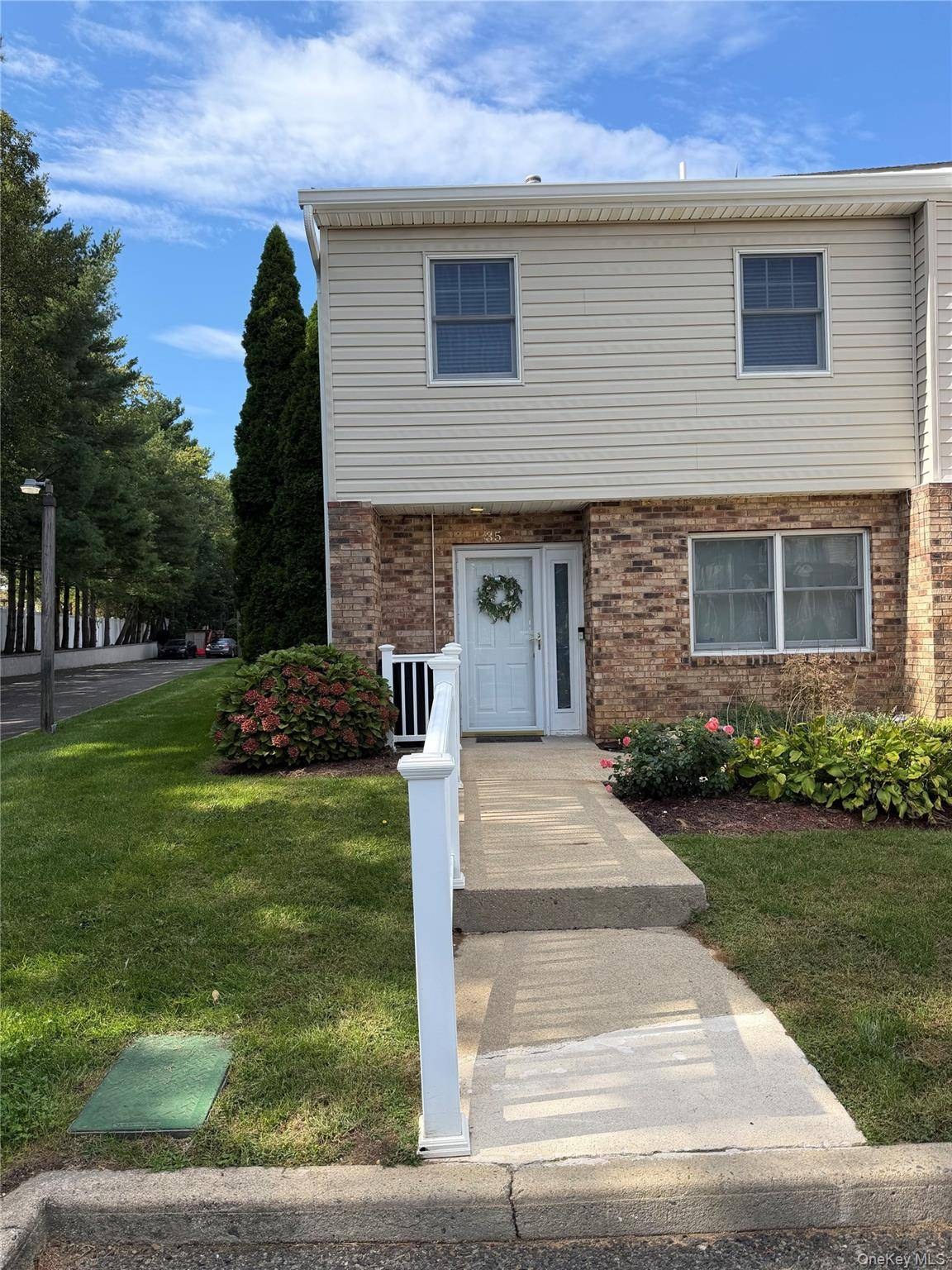 Apartamento com 2 Quartos à Venda em Elmont - Nova Iorque - EUA - 1