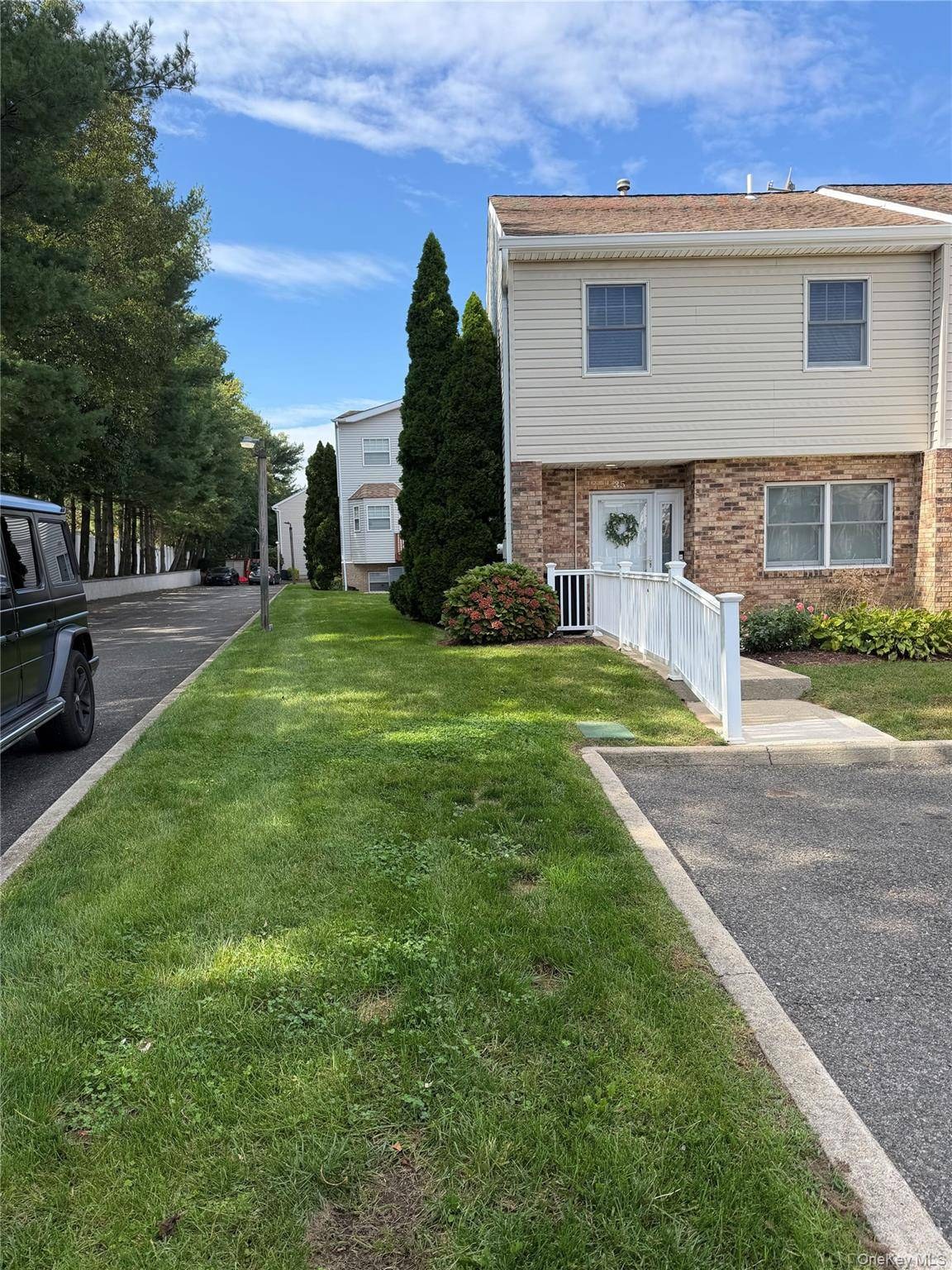 Apartamento com 2 Quartos à Venda em Elmont - Nova Iorque - EUA - 2